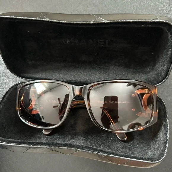 CHANEL Tortoiseshell Women's Glasses - Picture 2 of 5